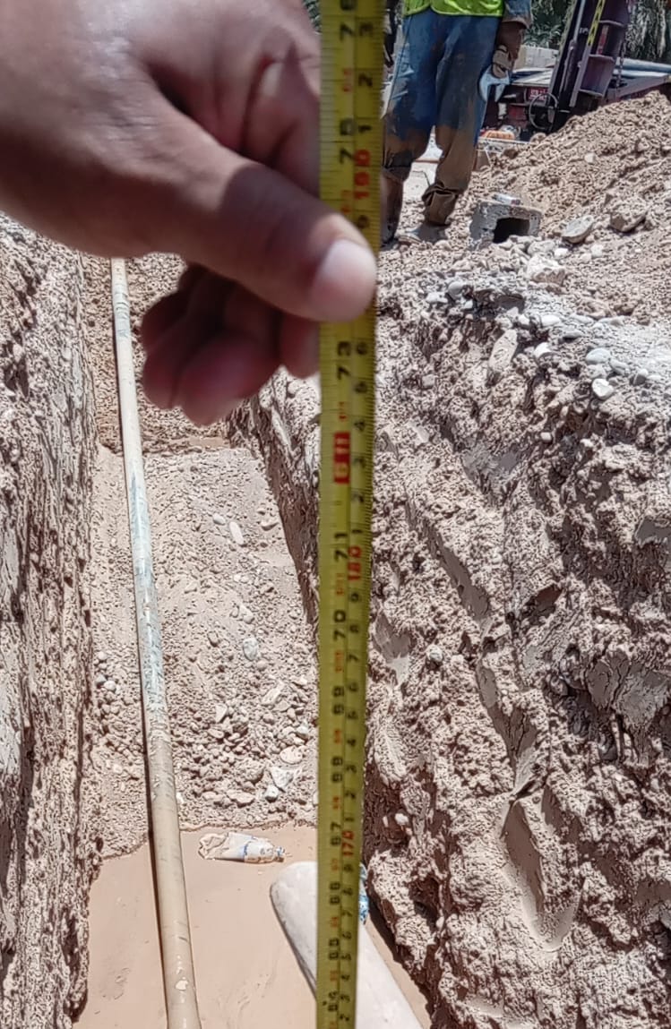 قياس العمق داخل الخندق