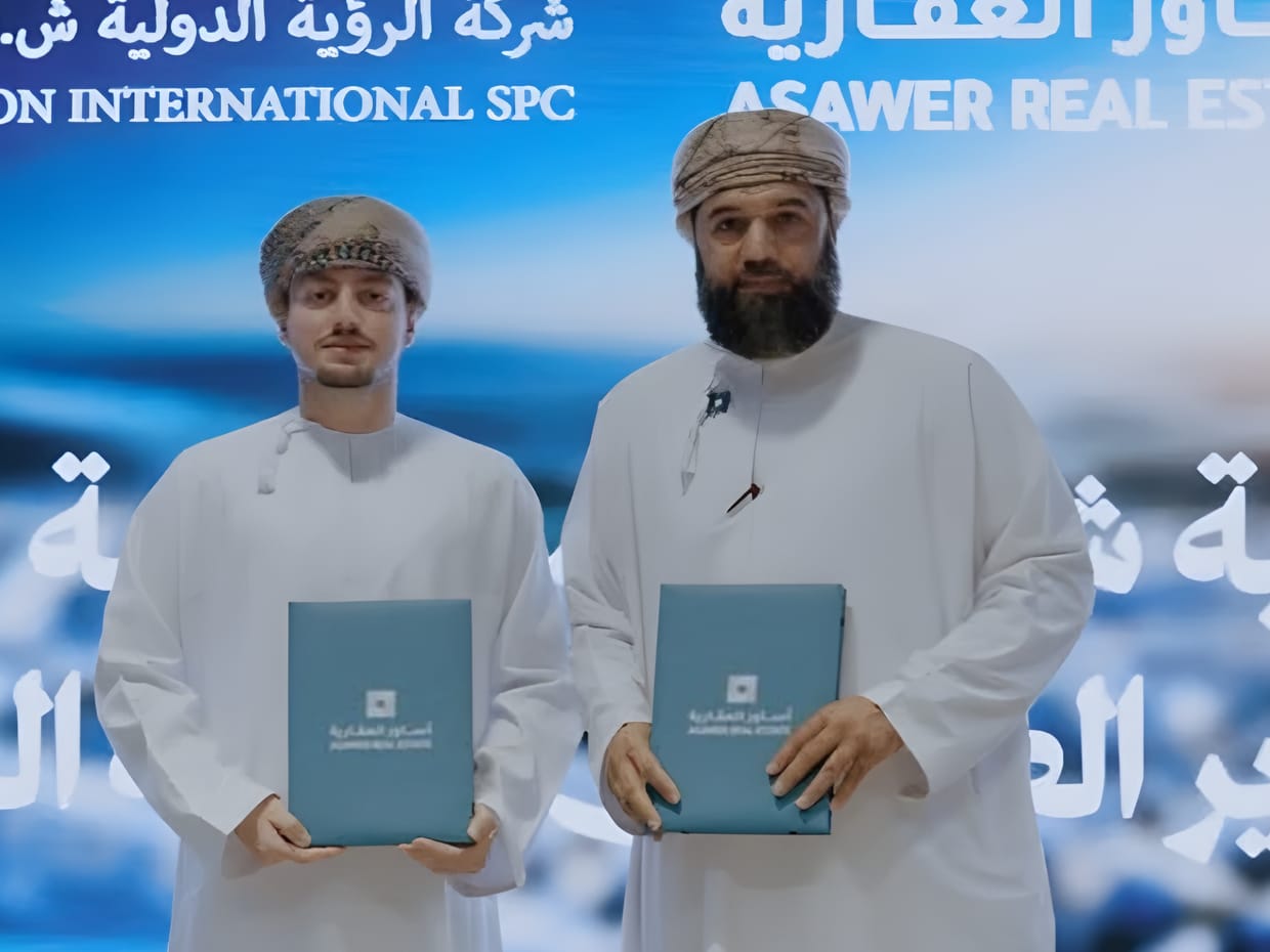 توقيع الشراكة الاستراتيجية بين الرؤية الدولية وأساور العقارية، يونيو 2026